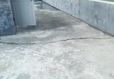 大渡口楼顶漏水维修公司分享下如何解决卫生间隐蔽部位漏水的问题?