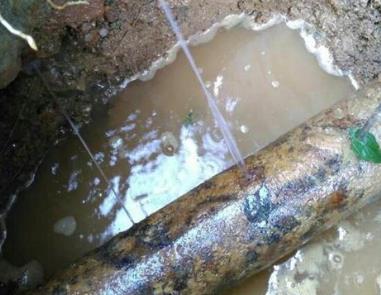 大渡口楼顶渗水维修公司分享下地暖漏水的原因及检测方法。